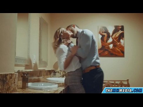 ❤️ När en bystig blondin förför dig på en offentlig toalett ☑ Porno at us sv.allo-sex.ru ❤